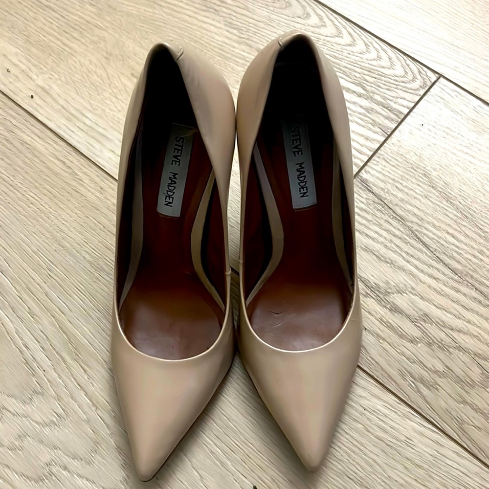 Steve Madden Nude Pumps